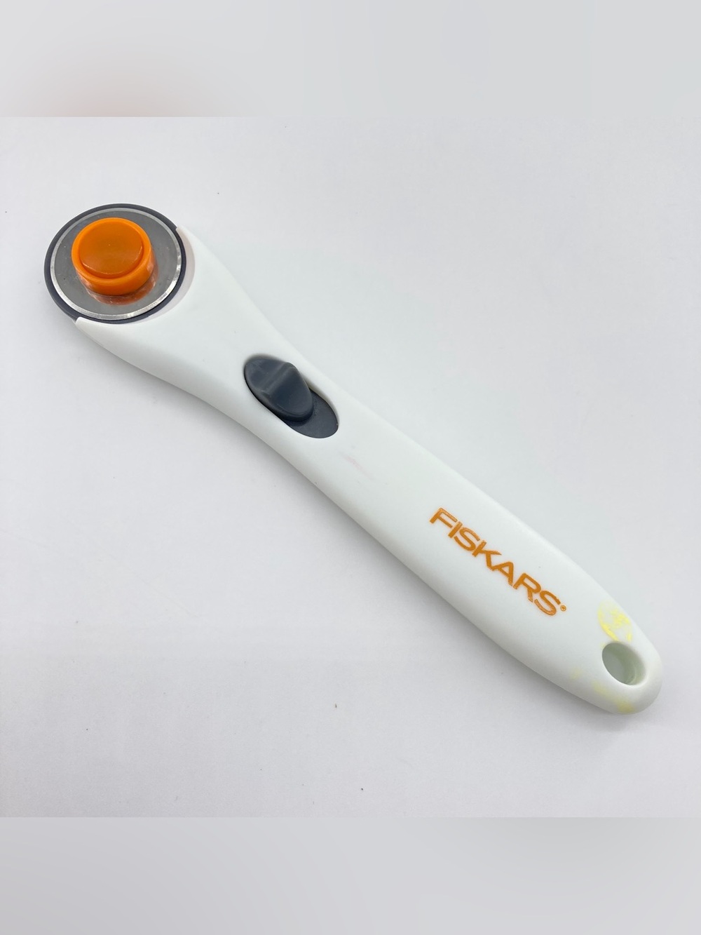 Fiskars Classic Stick Rotary Cutter 28mm Used Light Duty